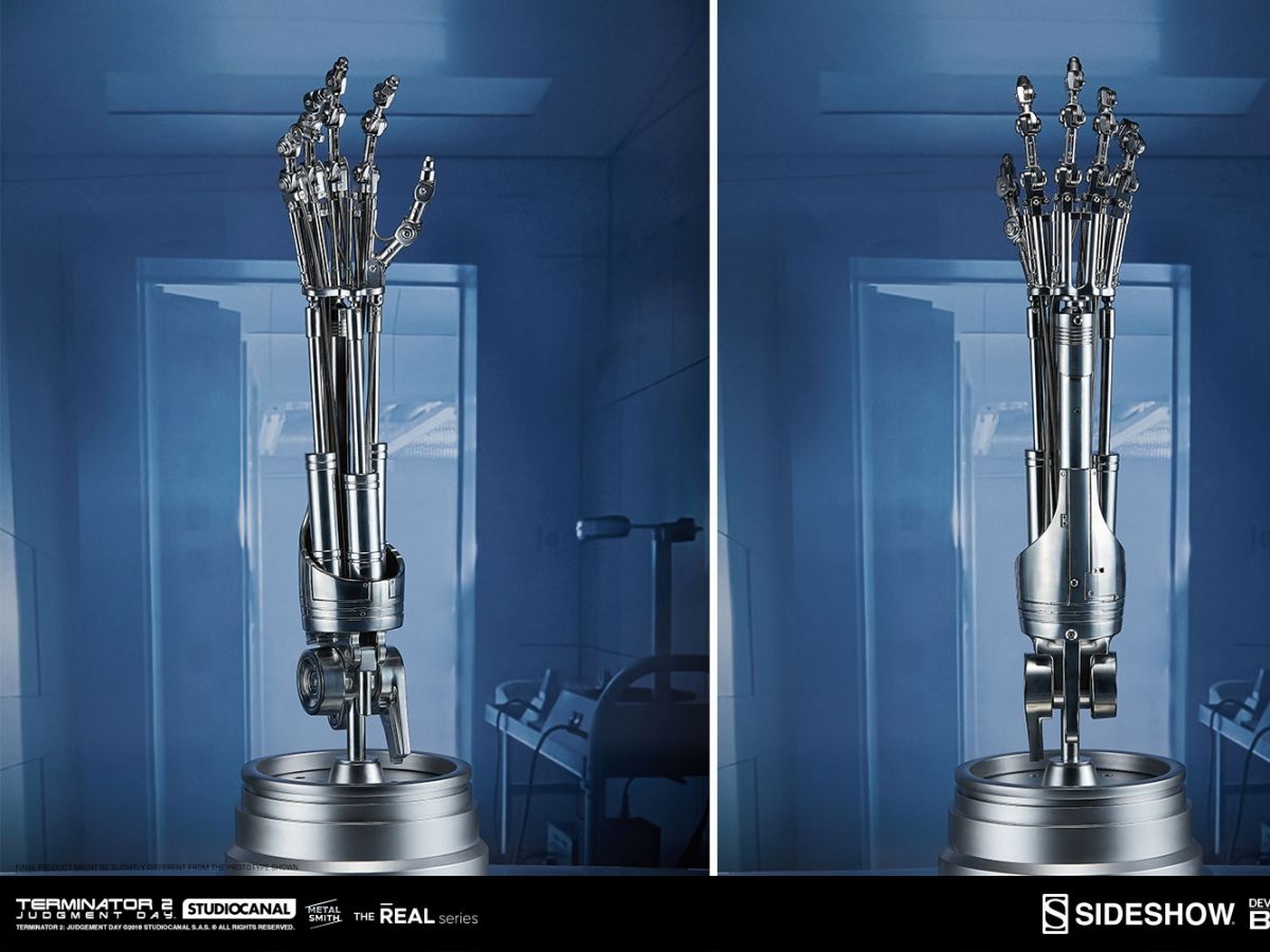 Terminator 2: Judgment Day ™ – T-800 Endoskeleton Arm & Brain Chip