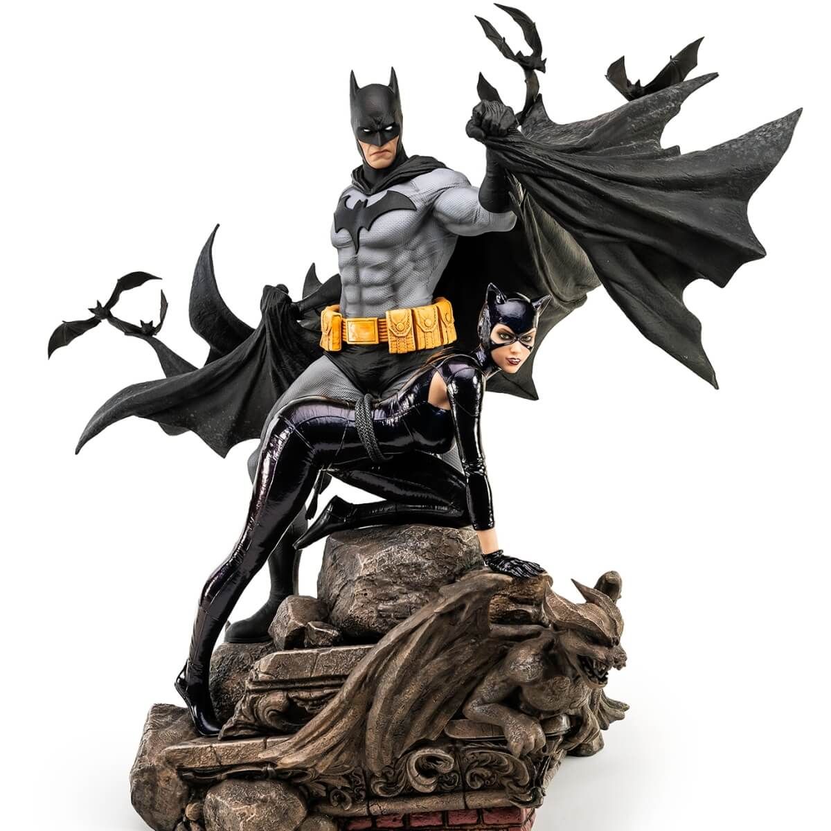 Batman: Batman & Catwoman Reunion 1/4 Scale Statue | Pow | Limited